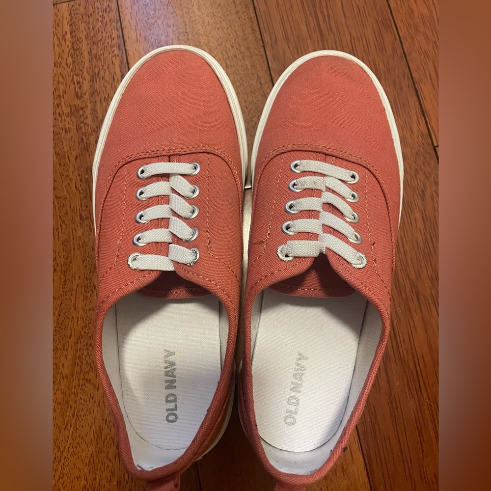 Old Navy Salmon sneakers